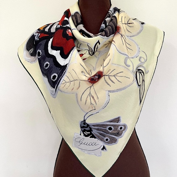 New Gucci Logo Kris Knight Butterfly Flora Yellow Silk Scarf with Gucci Box - Picture 2 of 12